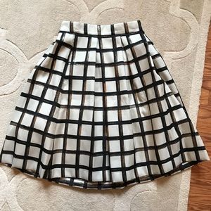 Gorgeous black white gold Eliza J skirt size 6